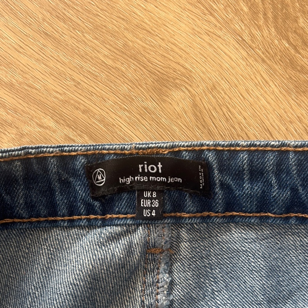 NWOT Riot Distressed High Rise Mom Jean - Picture 4 of 8